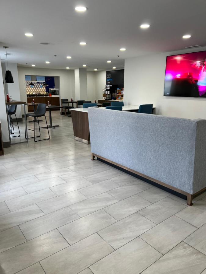 Holiday Inn Express & Suites Phoenix - Mesa West By Ihg Εξωτερικό φωτογραφία